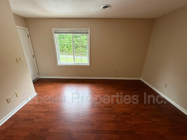 Building Photo - 103 Beech St