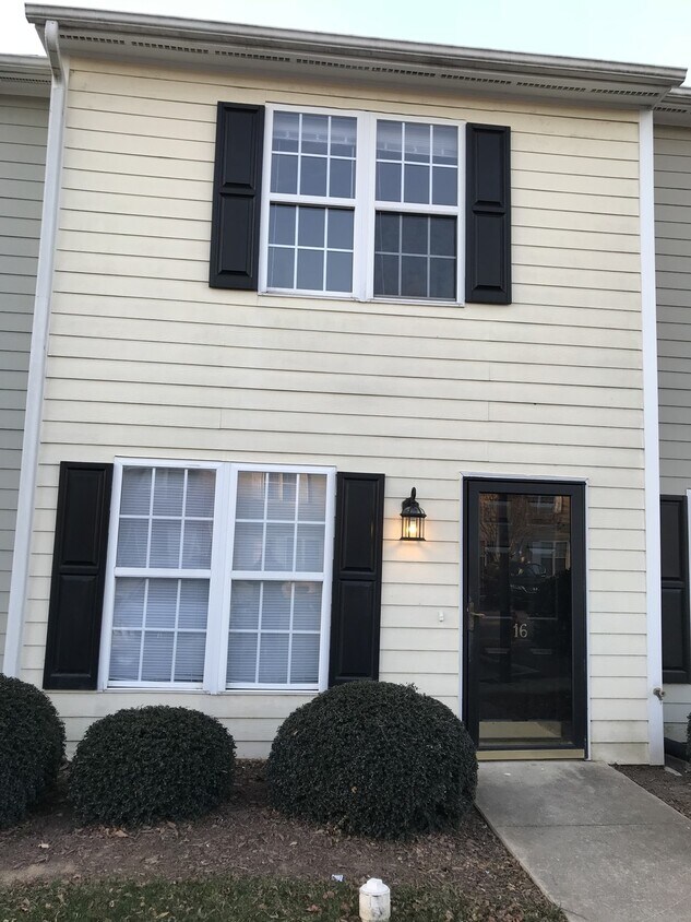 Foto principal - 16 Cheltenham Dr