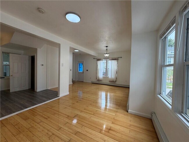 Foto del edificio - 38 Marion Ave N