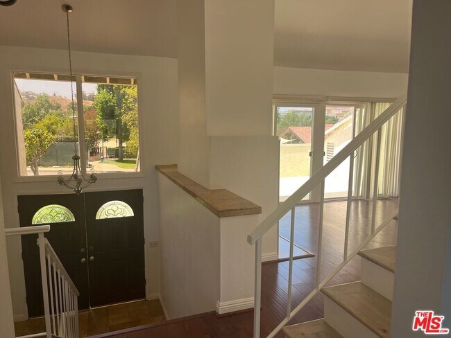 Building Photo - 4650 Park Mirasol Park