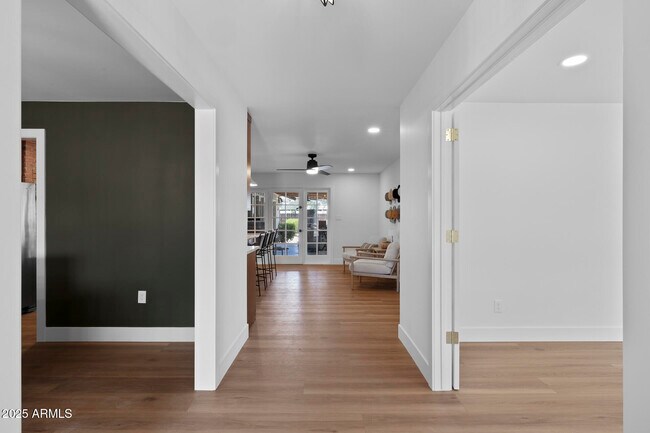 Foto del edificio - 10848 N 66th St