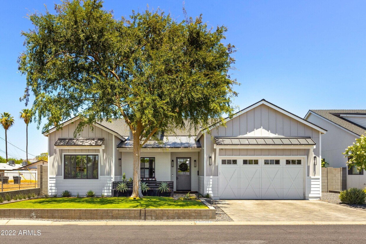 Foto principal - 3530 E Glenrosa Ave