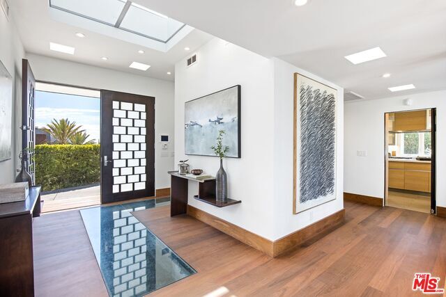 Building Photo - 9302 Nightingale Dr
