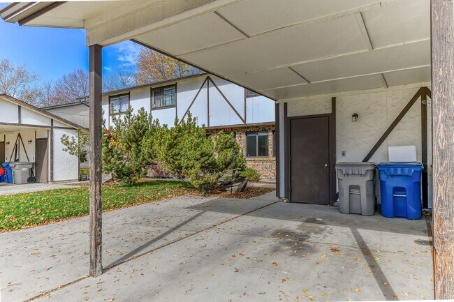 Foto del edificio - 2 Bedroom 1.5 Bathroom 4 plex