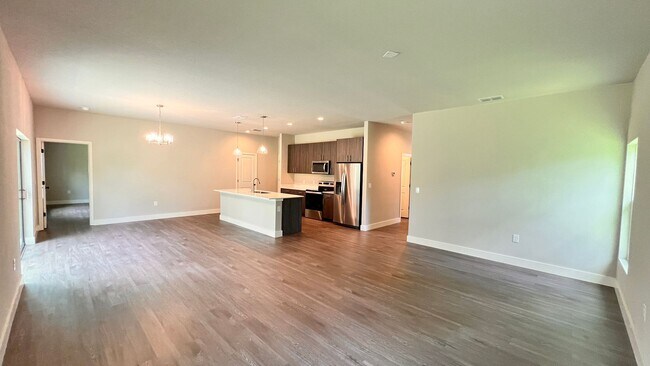 Foto del edificio - Charming 4 Bedroom, 2 Bathroom Home in Pal...