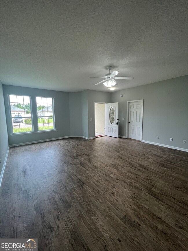 Building Photo - 219 Royal Palms Ave