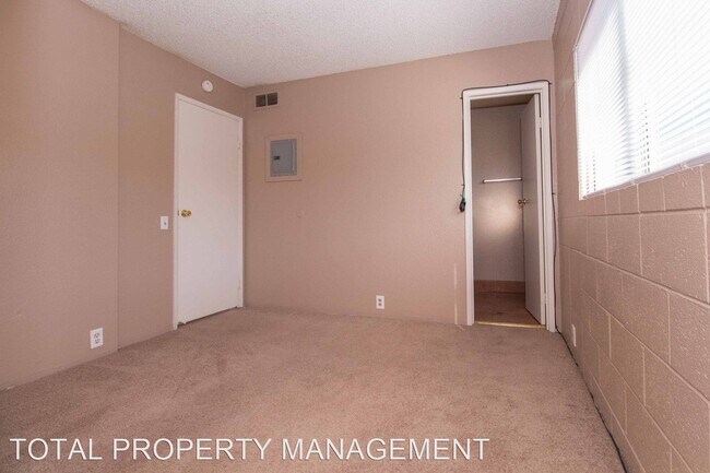 Building Photo - 2901 E Elm Ave