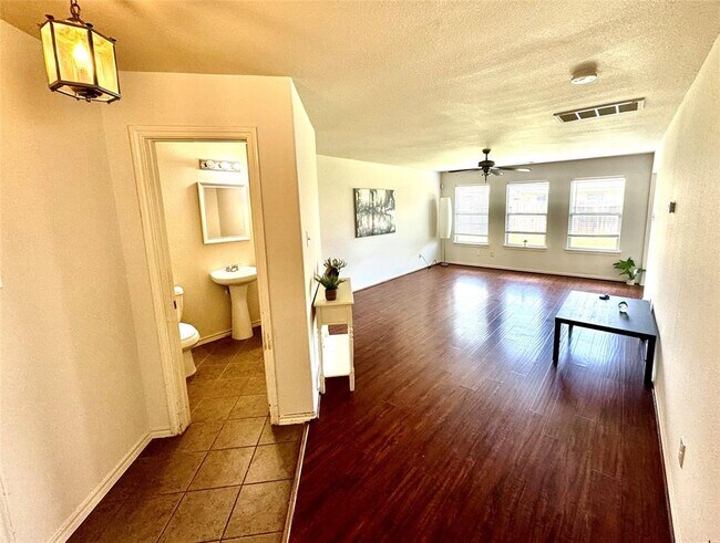Building Photo - 1435 Joy Oaks Ln