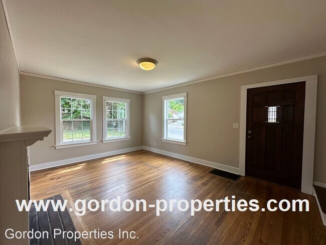 Building Photo - 3 br, 1 bath House - 5806 SE Cesar E Chave...
