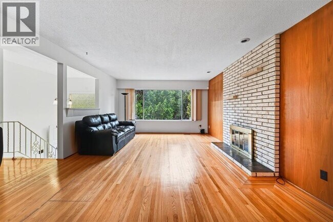 Photo du bâtiment - 6031 Alta Ct