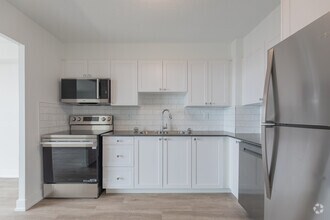 1BR, 1BA - 653SF - Kitchen - 50 Burnhill Road