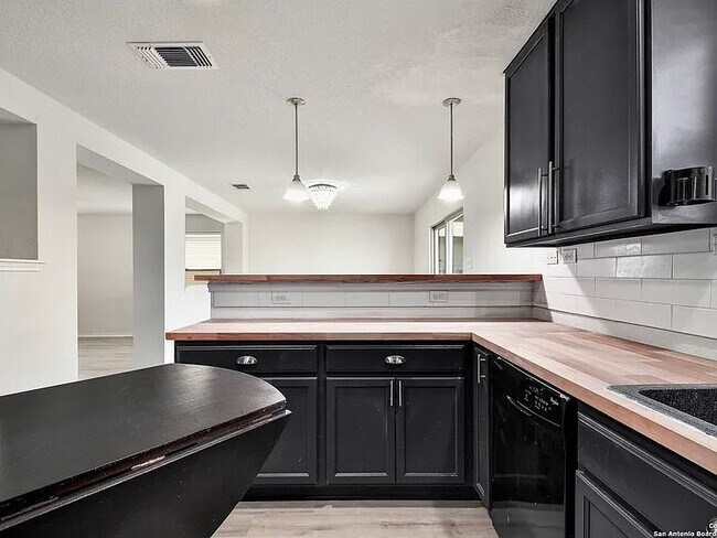 Building Photo - 7711 Stable View