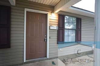 Building Photo - 2304 Clark St