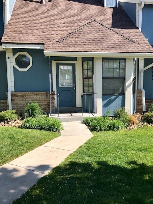 Foto principal - Cute 2-Bedroom Townhouse