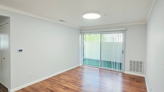 Foto del edificio - 8020 Walerga Rd