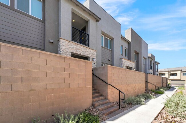 Foto del edificio - Modern Cadence Townhome with Sleek Finishes & Open-Concept Living!