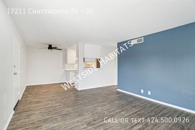 Foto del edificio - 17211 Chatsworth St