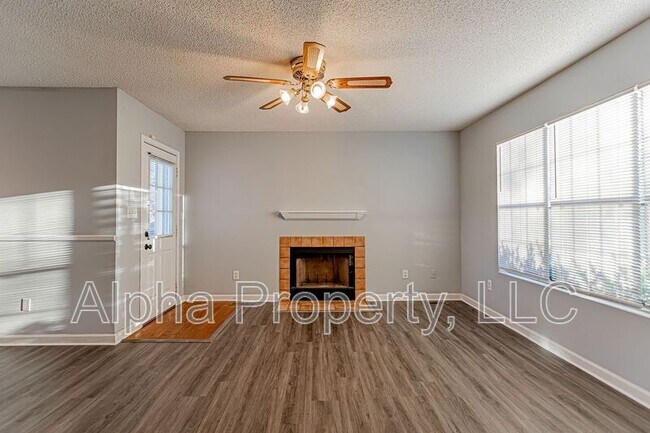 Foto del edificio - 18 Warren Ct