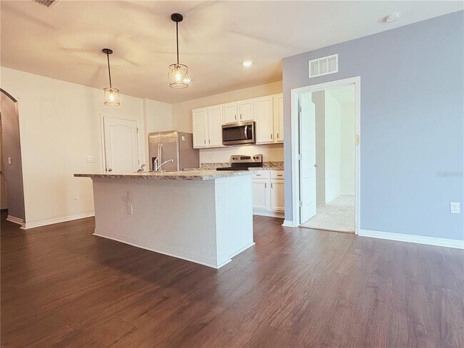 Building Photo - 910 Sun Burst Rd