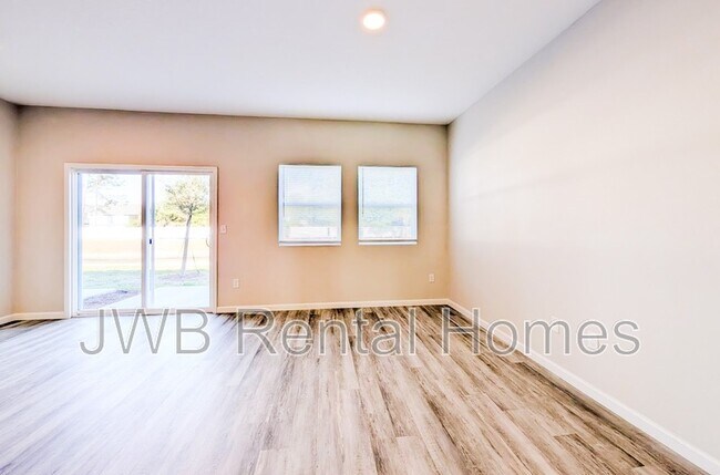 Building Photo - 6055 Carolines Ct