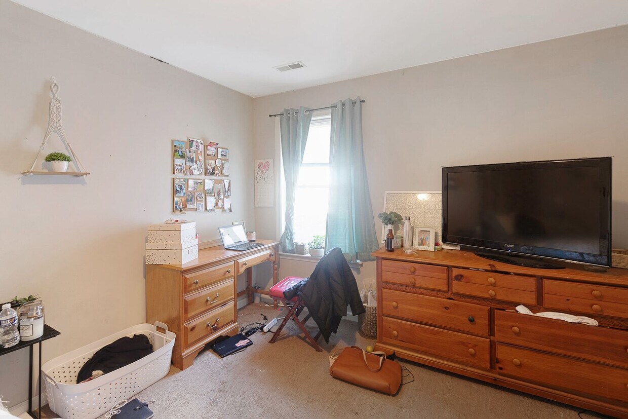 Photo - 1628 Willington St