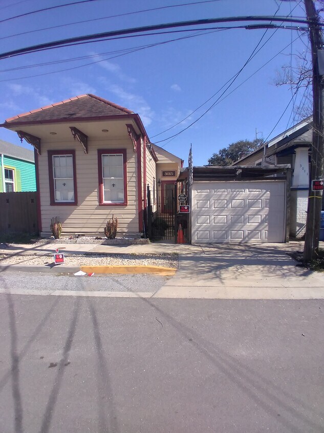 frente - 3015 Saint Peter St