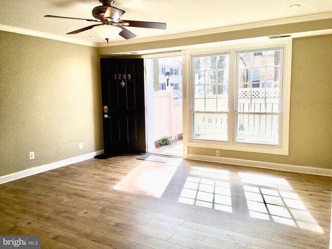 Foto del edificio - 1299 N Van Dorn St
