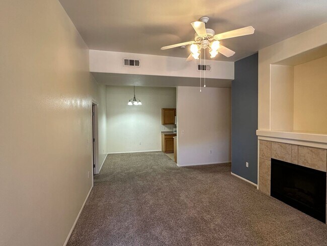 Foto del edificio - 3-bedroom, 2-bath condo offering 1,239 sq. ft. of comfortable living space in the gated Pebble Cr...