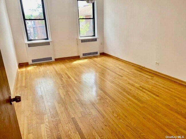 Foto del edificio - 1620 E 2nd St