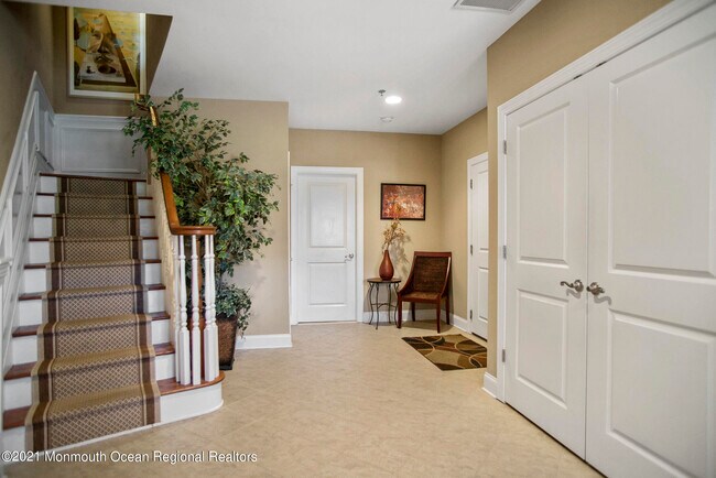 Building Photo - 204 Villa Dr