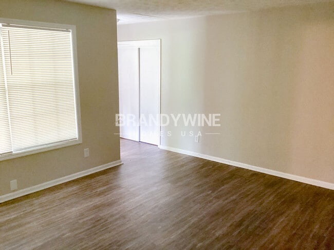 Building Photo - One month FREE RENT!!