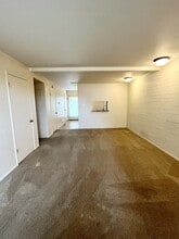 Building Photo - 599 Darwin St