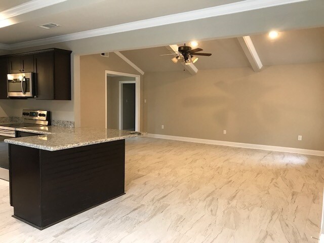 Foto del edificio - 15927 Woodwick Ave