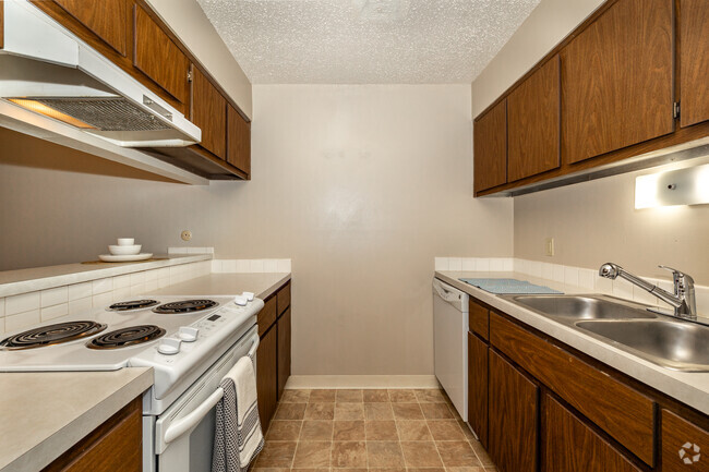 1BR, 1BA - 724SF - Kitchen - Eastgate Apartments