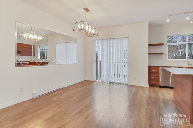 Building Photo - 3 Bed, 2.5 Bath Townhouse with Den for Rent in Surrey!