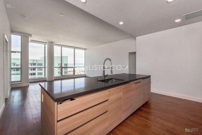 Foto del edificio - 738 Long Bridge Street