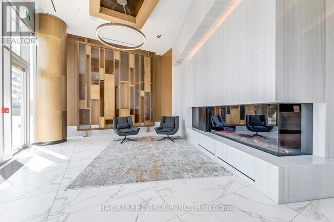 Photo du bâtiment - 15 Queens Quay E