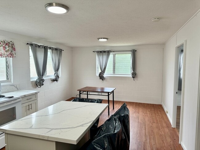 Foto del edificio - Renovated 2 bedroom 1 bath Duplex in Lilih...