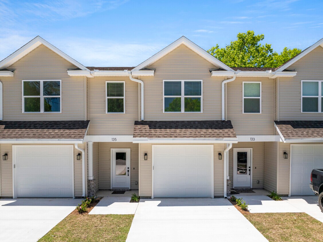 Foto principal - 135 Bayou View Dr