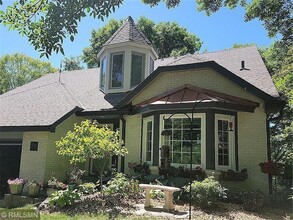 Building Photo - 18701 Red Cherry Cir