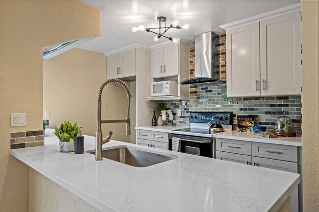 Kitchen - 822 S San Tomas Aquino Rd