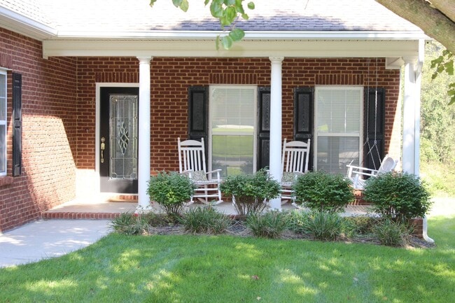 Building Photo - Coming Soon in Farragut!