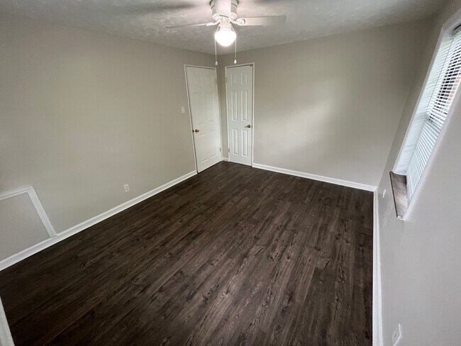 Foto del edificio - 515 Corona Ave