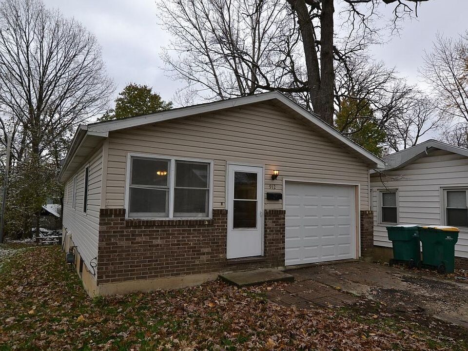 Primary Photo - 3 bedroom and 1 bathroom house