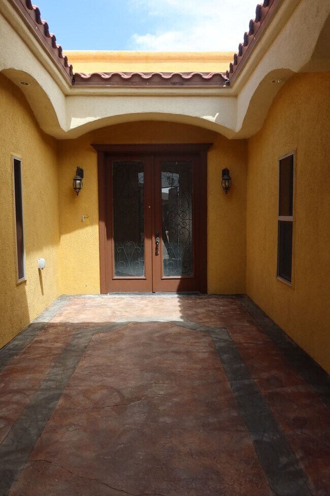 Foto del edificio - 14029 Rainbow Point Dr