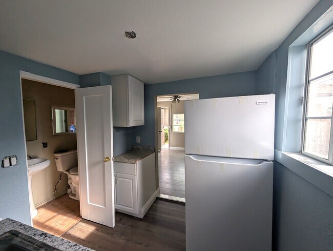 Foto del edificio - 1018 Lucas St