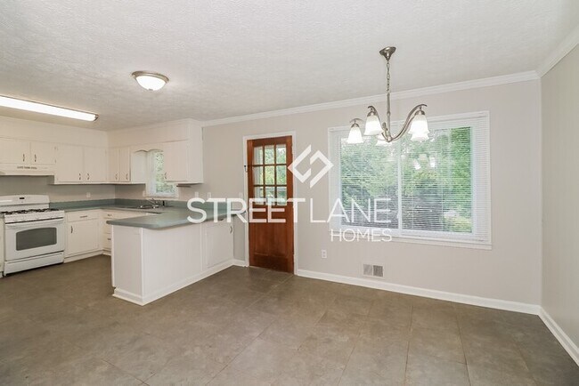 Building Photo - 4941 Pebblebrook Dr