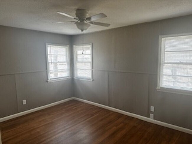 Building Photo - 4158 Russell Ave