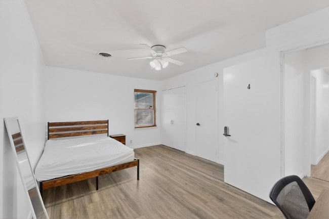 Building Photo - 404 Nottingham Dr