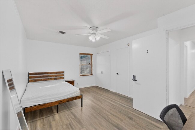 Foto del edificio - 404 Nottingham Dr